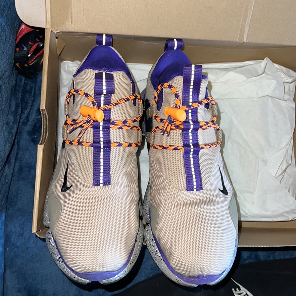 Nikes - Picture 3 of 5